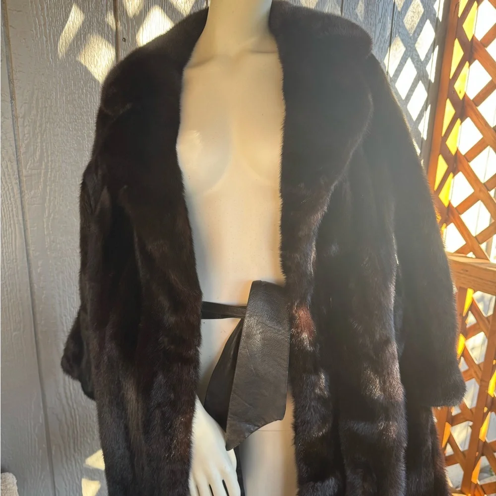 Luxurious Brown Fur Coat - Picture 7 of 12